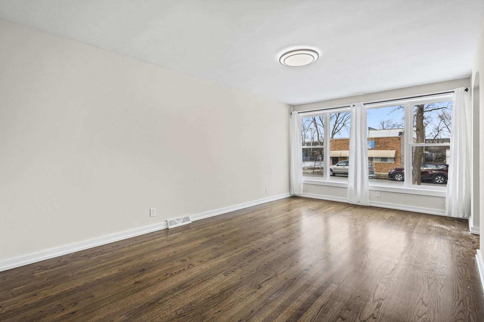 1723 W 75th Place