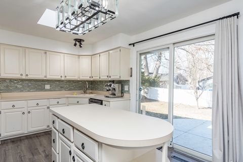 Tiny photo for 4232 Kenwood Avenue, Gurnee, IL 60031 (MLS # 12580009)