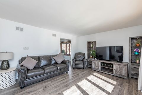 Tiny photo for 4232 Kenwood Avenue, Gurnee, IL 60031 (MLS # 12580009)