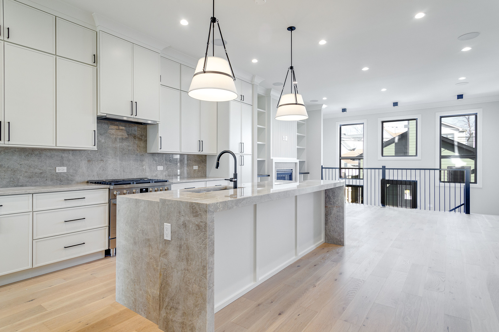 3721 N Whipple Street