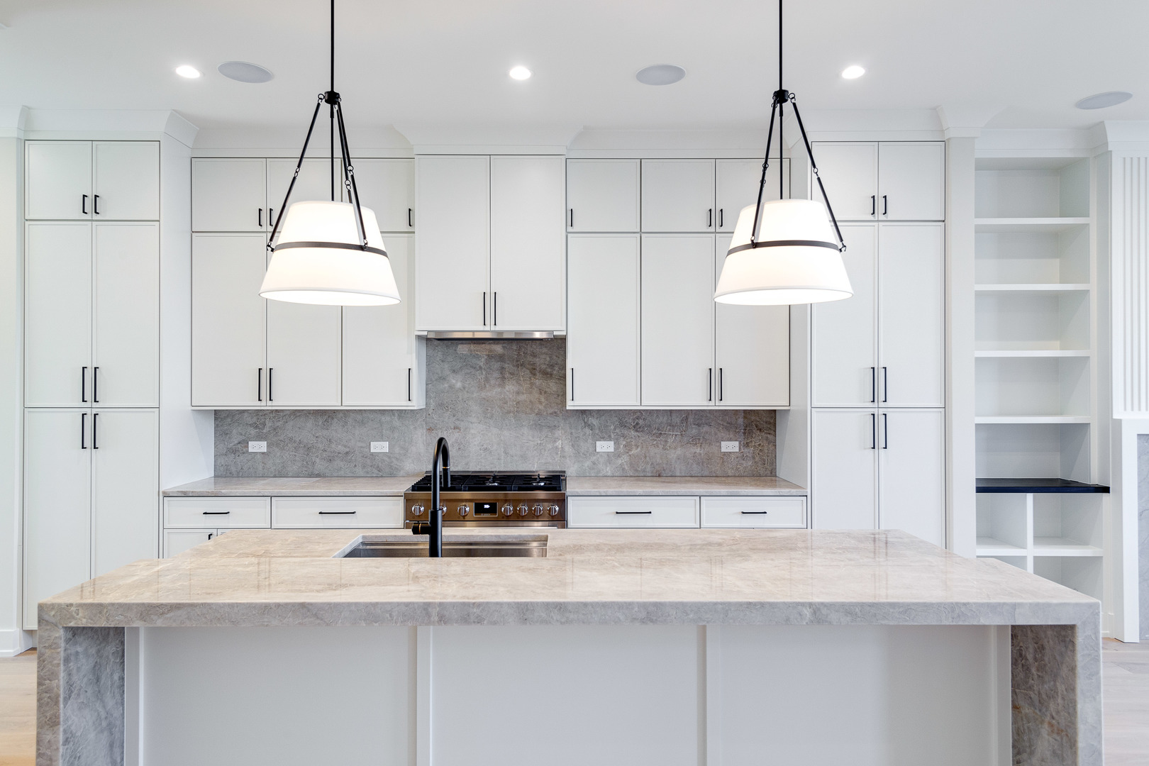 3721 N Whipple Street