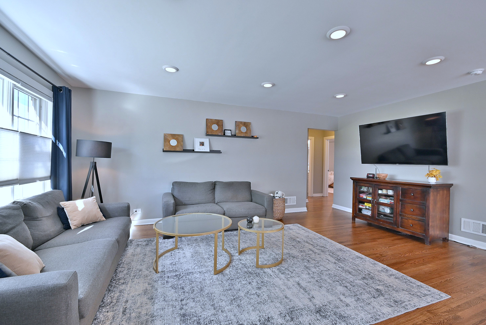 827 S Kearsage Avenue