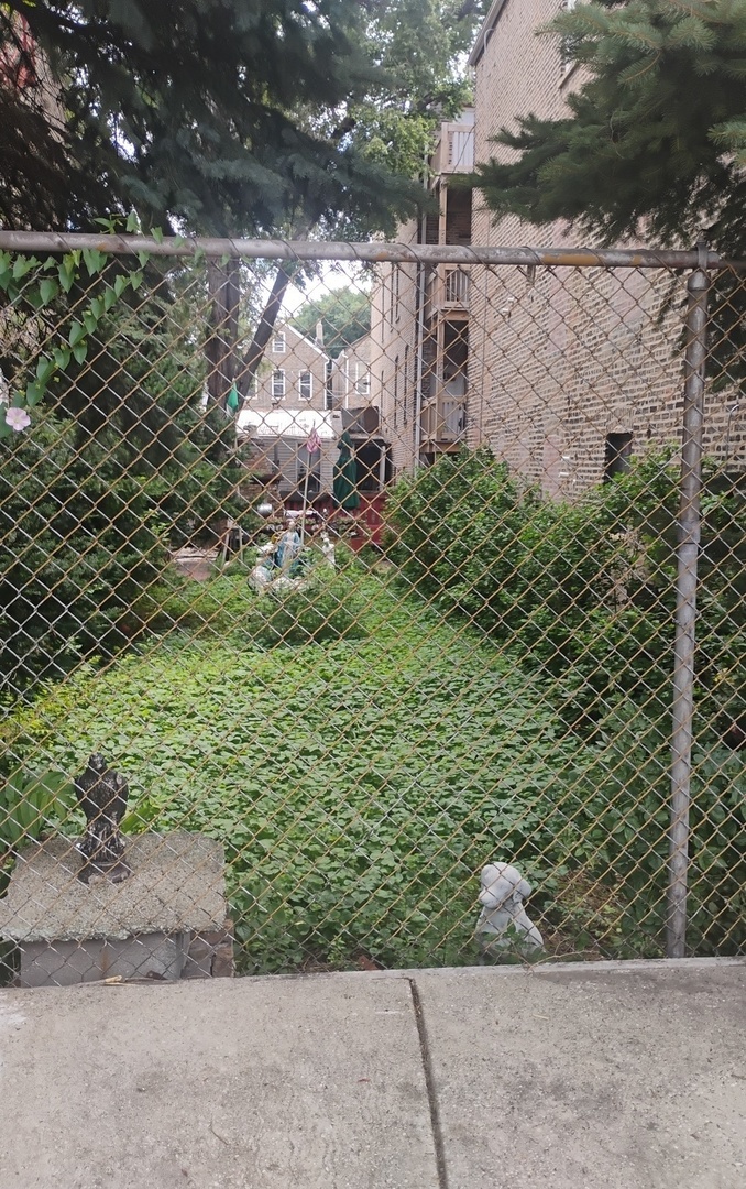 2015 S Throop Street