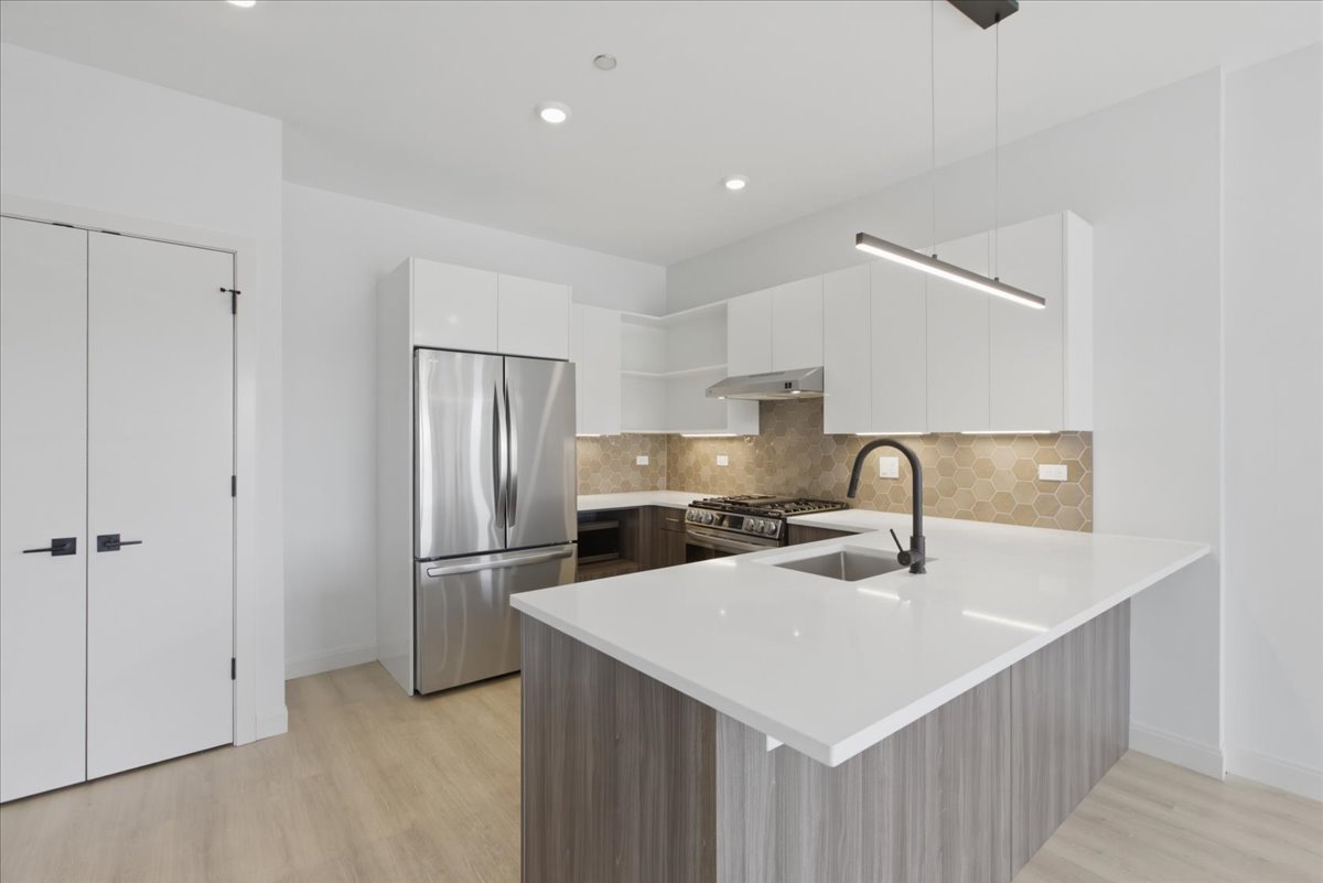 948 W Sunnyside Avenue 201
