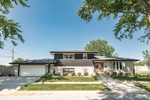 Tiny photo for 801 Memorial Drive, Calumet City, IL 60409 (MLS # 12783127)