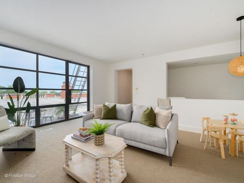 Tiny photo for 305 W Fullerton Parkway #4W, Chicago, IL 60614 (MLS # 12421633)