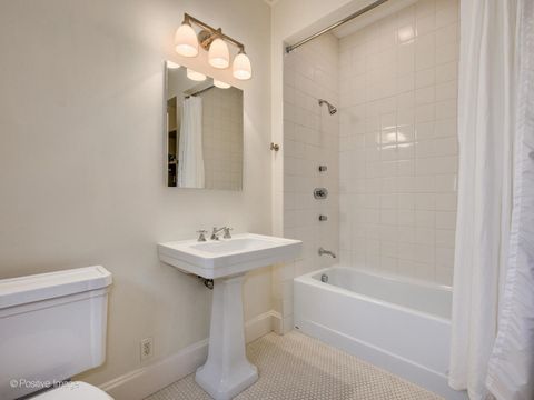Tiny photo for 305 W Fullerton Parkway #4W, Chicago, IL 60614 (MLS # 12421633)