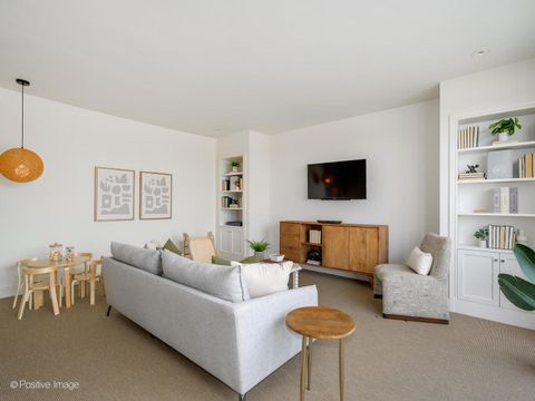 Tiny photo for 305 W Fullerton Parkway #4W, Chicago, IL 60614 (MLS # 12421633)