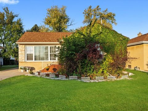 Photo of 2136 Bristol Avenue, Westchester, IL 60154 (MLS # 12518502)