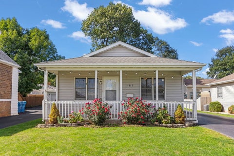 Tiny photo for 1917 N Hickory Street, Crest Hill, IL 60403 (MLS # 12756961)