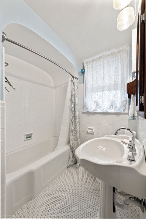 Tiny photo for 105 N Lincoln Avenue, Park Ridge, IL 60068 (MLS # 12604494)