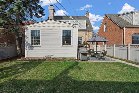 Tiny photo for 105 N Lincoln Avenue, Park Ridge, IL 60068 (MLS # 12604494)