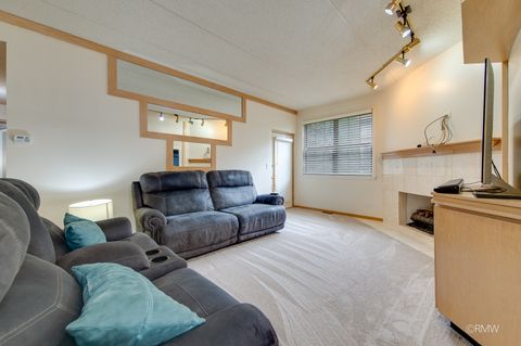 Tiny photo for 223 Glen Ridge Lane #1B, Bloomingdale, IL 60108 (MLS # 12621709)