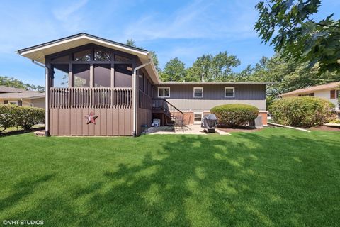 Tiny photo for 6901 Meadowcrest Drive, Downers Grove, IL 60516 (MLS # 12418247)