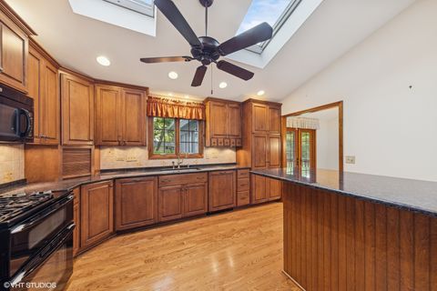 Tiny photo for 6901 Meadowcrest Drive, Downers Grove, IL 60516 (MLS # 12418247)