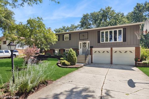 Tiny photo for 6901 Meadowcrest Drive, Downers Grove, IL 60516 (MLS # 12418247)