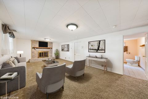 Tiny photo for 6901 Meadowcrest Drive, Downers Grove, IL 60516 (MLS # 12418247)