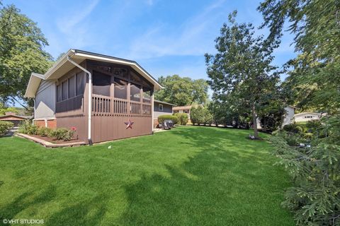 Tiny photo for 6901 Meadowcrest Drive, Downers Grove, IL 60516 (MLS # 12418247)