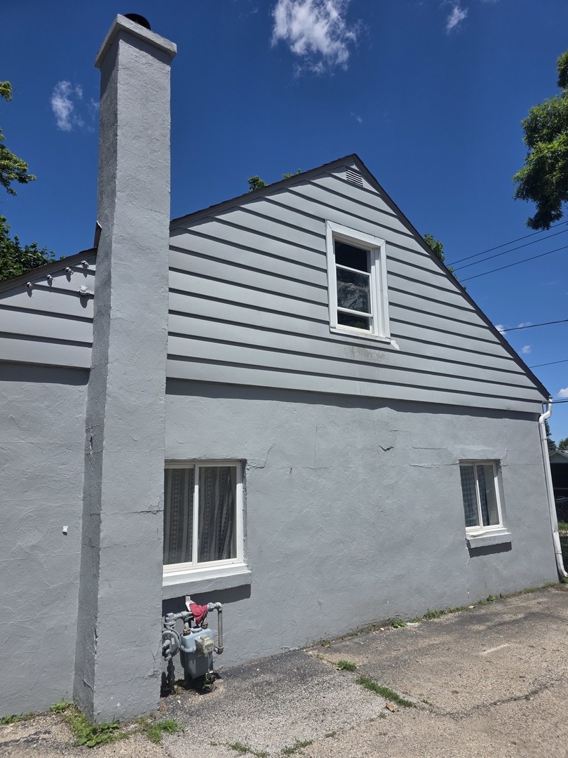 226 N FARNSWORTH Avenue
