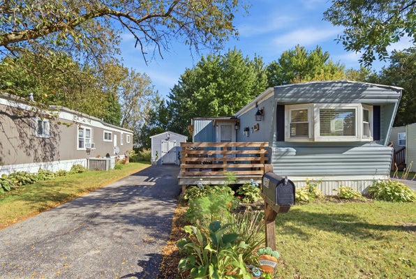 1852 HUCKLEBERRY LN, SYCAMORE, IL 60178 - Image 3e0824c814dd8ba4e75d100515cb491e/139219398