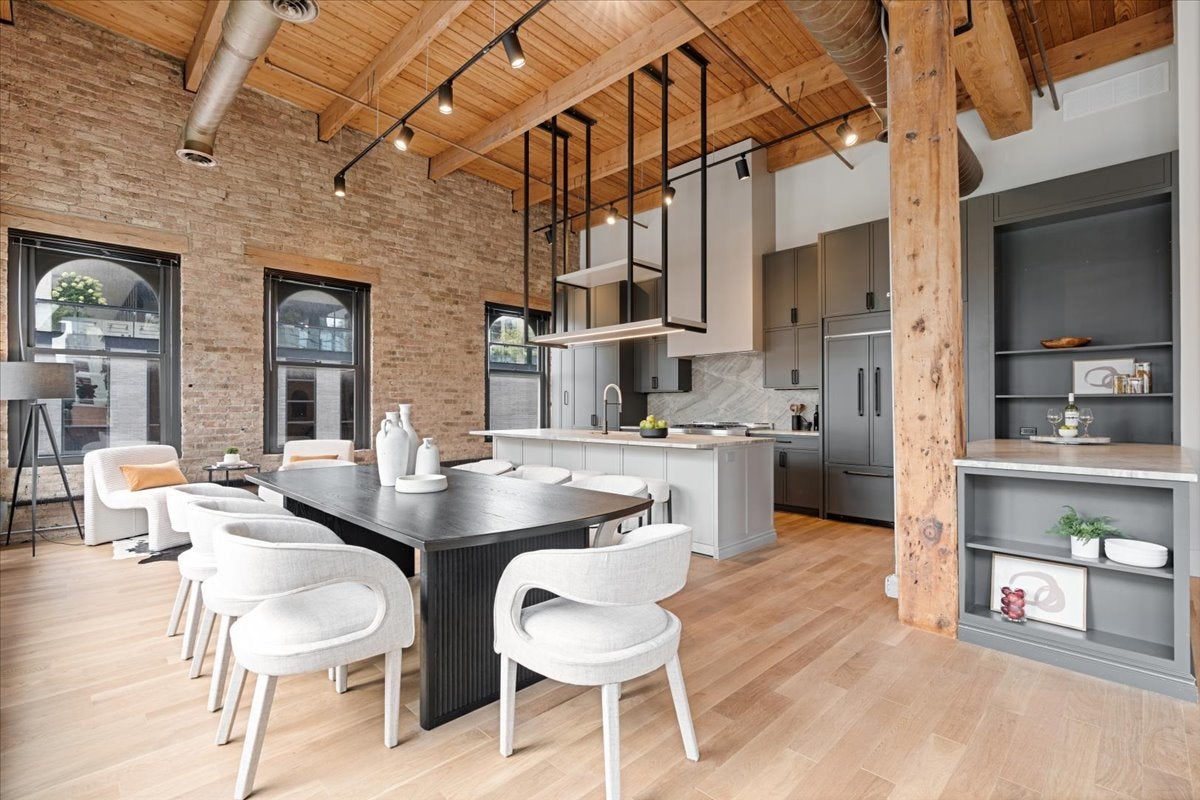 368 W Huron Street 4S