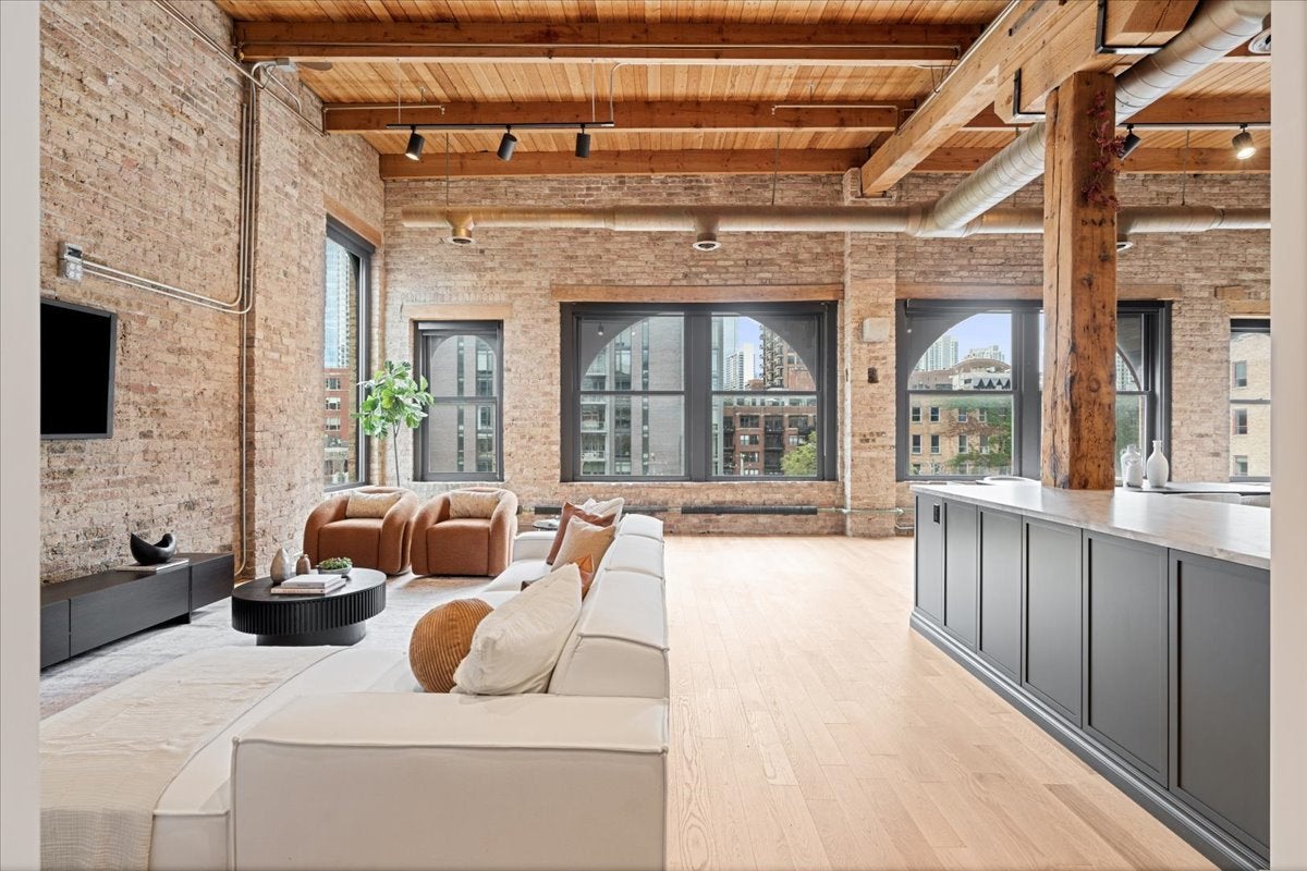 368 W Huron Street 4S