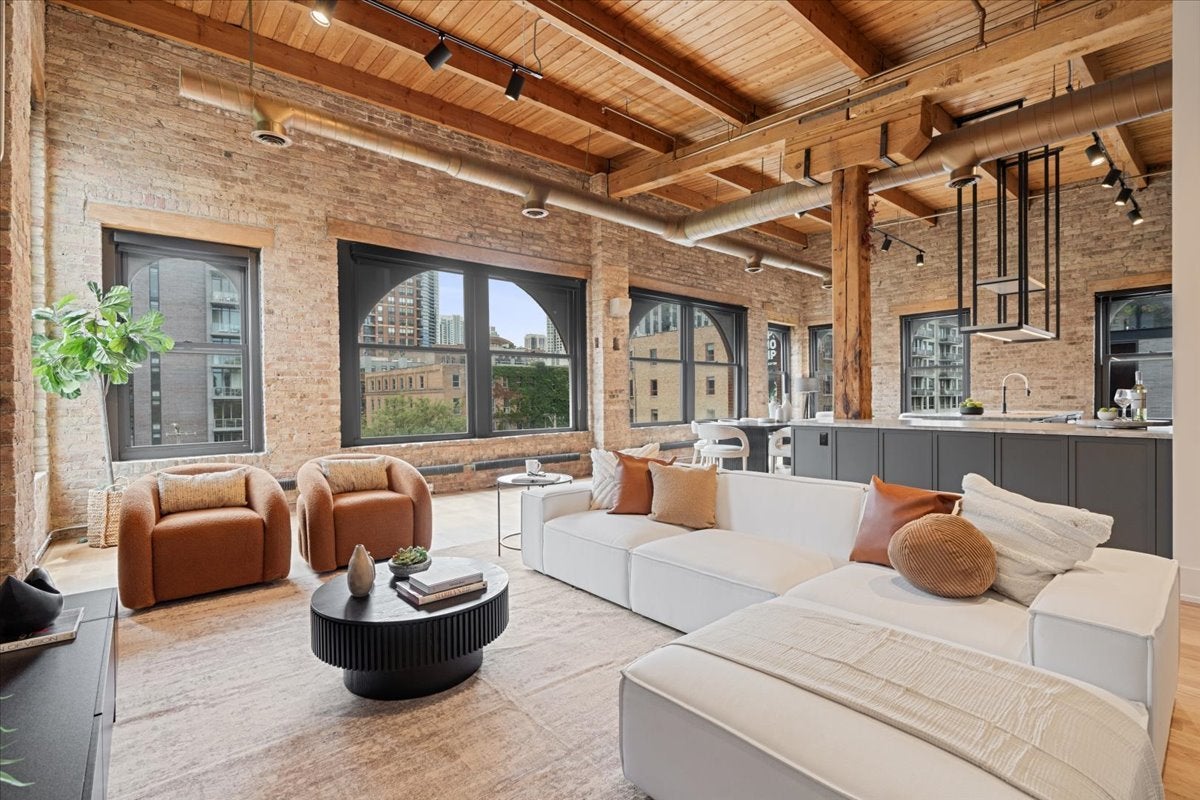 368 W Huron Street 4S
