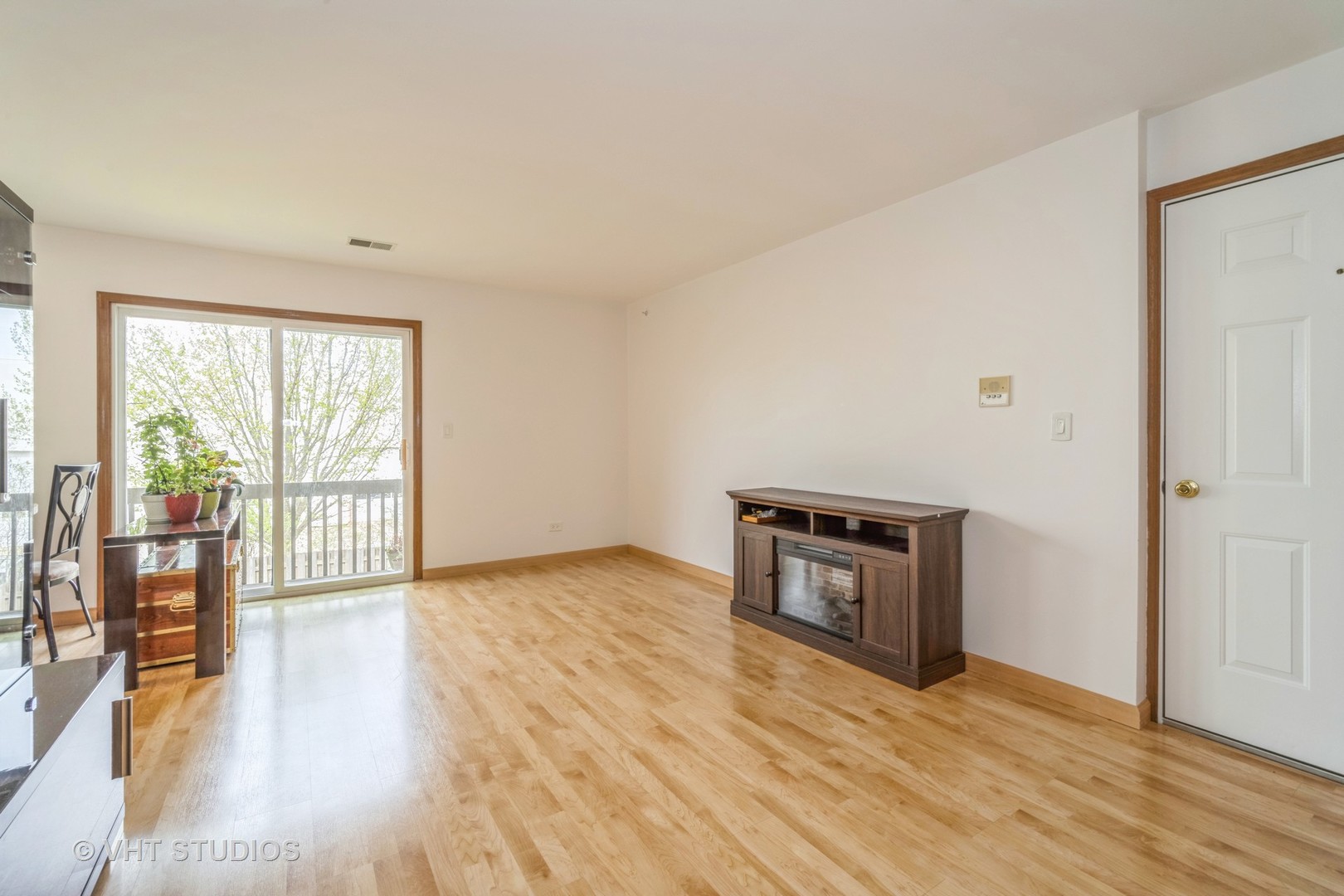 606 E Whispering Oaks Court 606