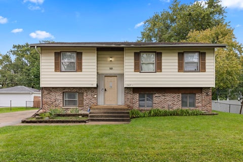 Photo of 1307 Edgerton Drive, Joliet, IL 60435 (MLS # 12759826)