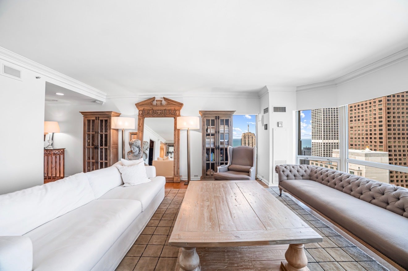 100 E Huron Street 3504