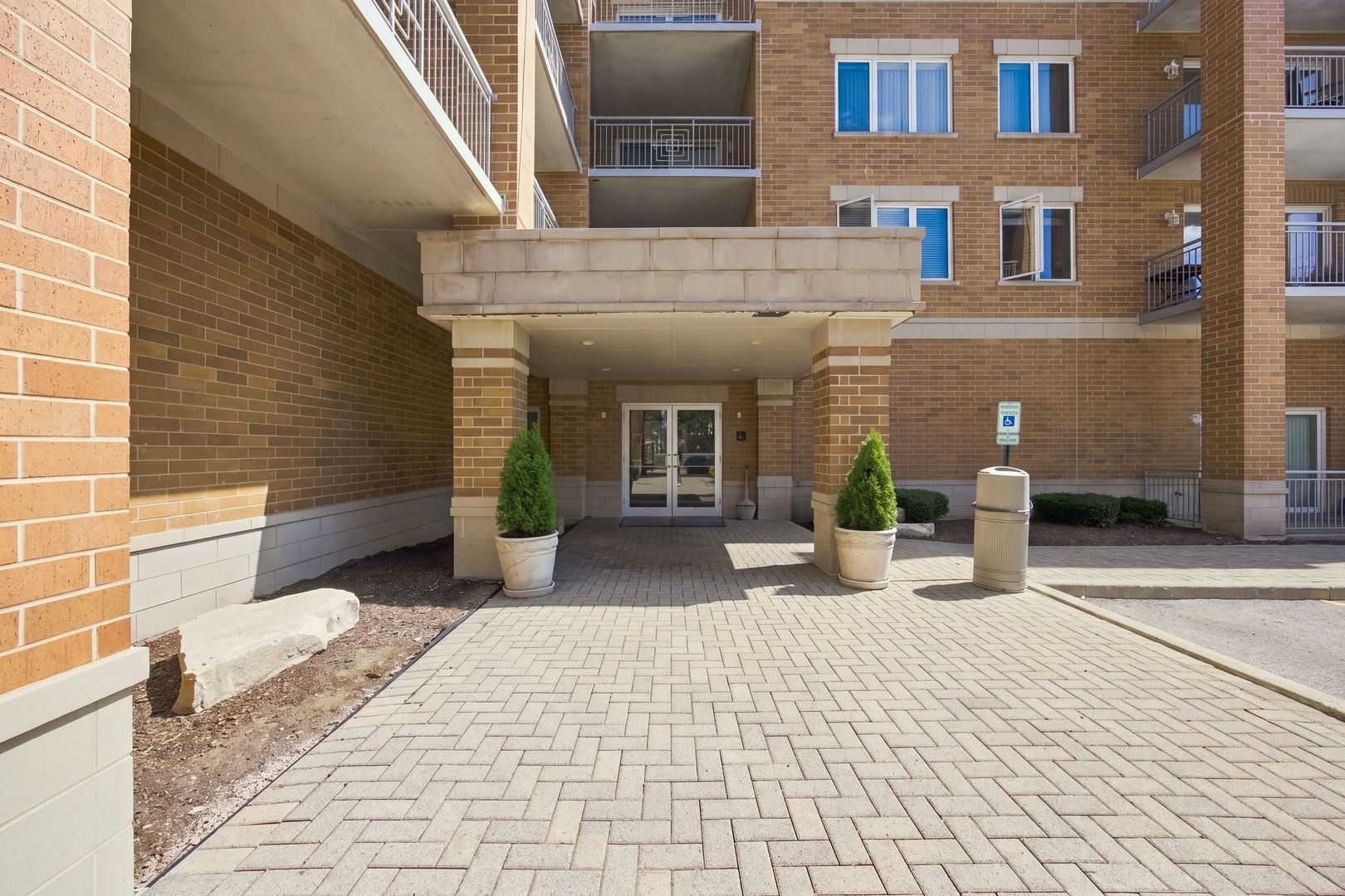 1 S Lincoln Avenue 203