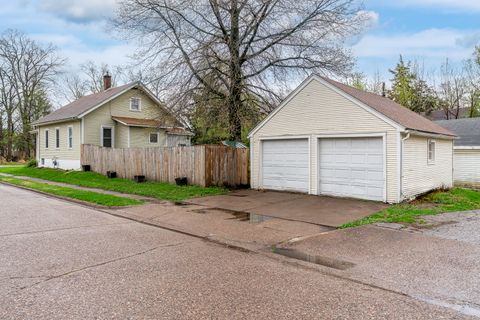 Tiny photo for 606 Indian Road, Davenport, IA 52802 (MLS # 12621436)