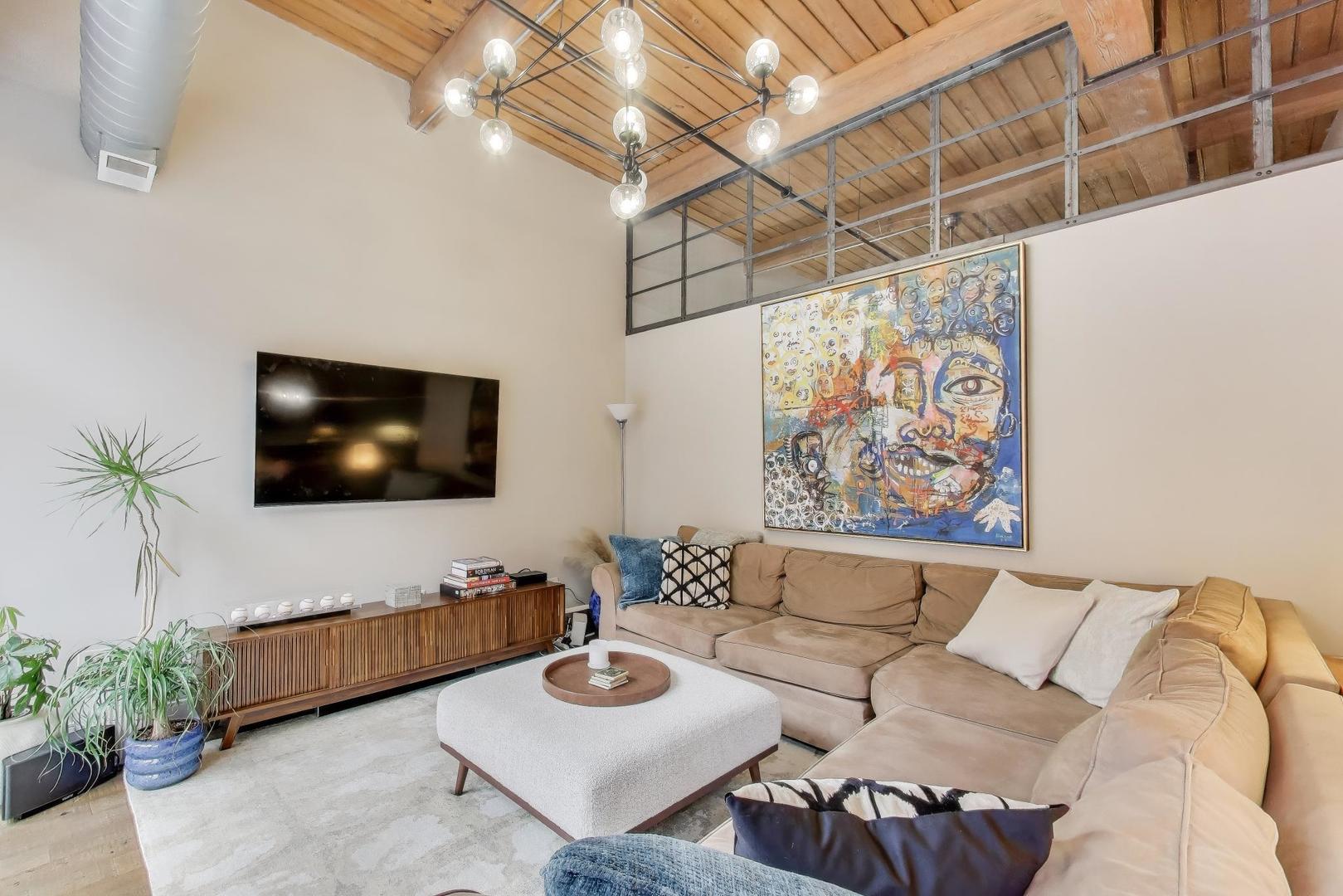 420 W Ontario Street 404