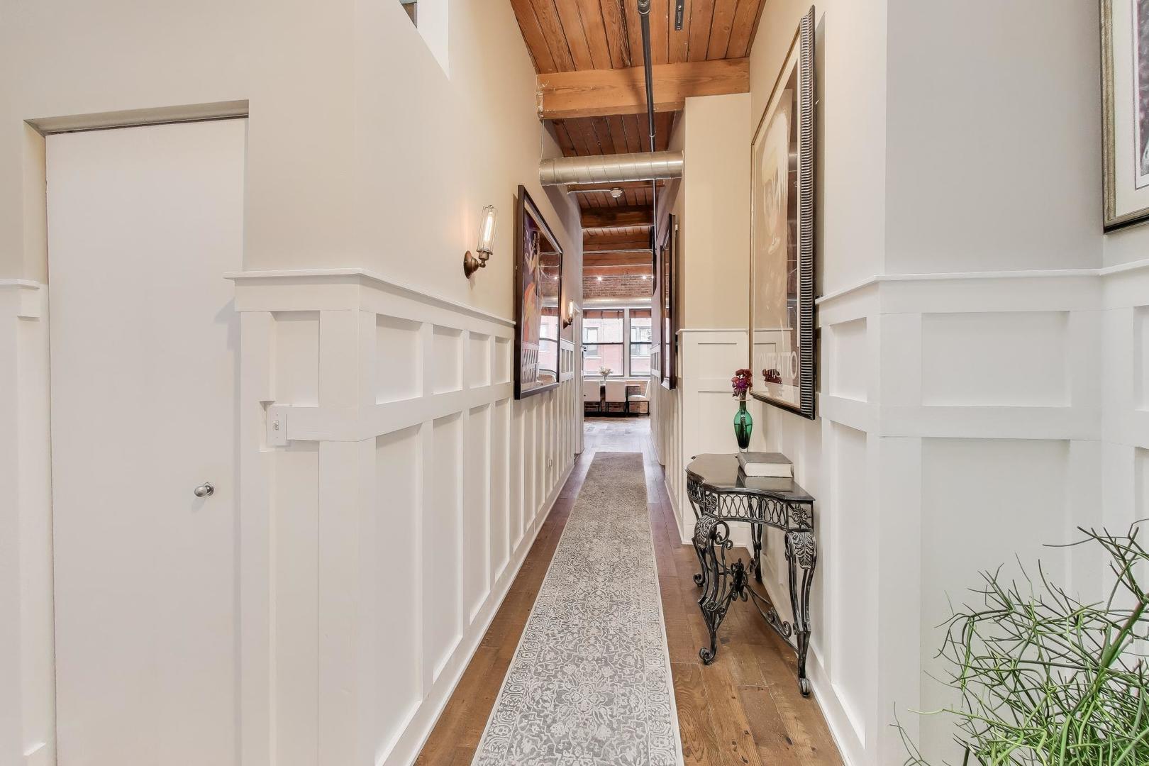 420 W Ontario Street 404