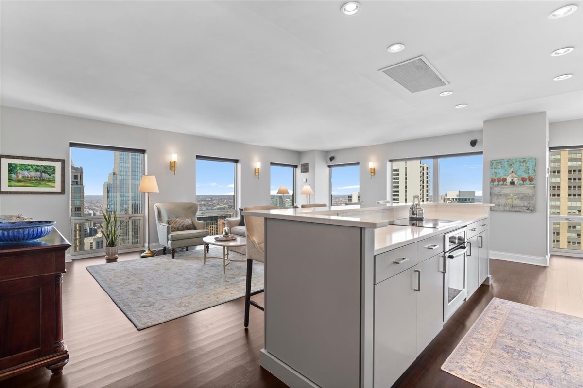 100 E HURON Street 4101