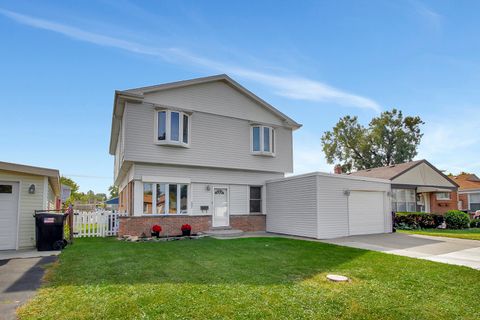 Photo of 8001 S Kilpatrick Avenue, Chicago, IL 60652 (MLS # 12473308)