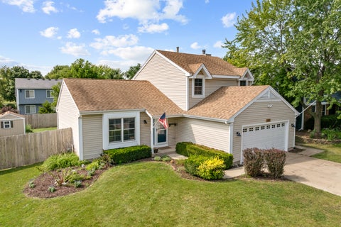 Photo of 1102 Amberwood Drive, Crystal Lake, IL 60014 (MLS # 12751263)