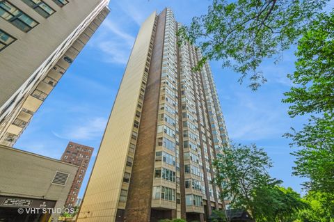 Photo of 525 W HAWTHORNE Place #1906, Chicago, IL 60657 (MLS # 12562786)