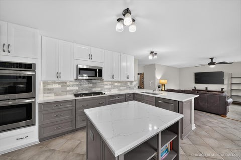 Tiny photo for 1172 Hillcrest Lane, Woodridge, IL 60517 (MLS # 12743124)