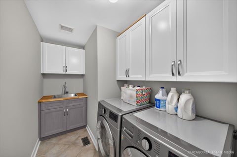 Tiny photo for 1172 Hillcrest Lane, Woodridge, IL 60517 (MLS # 12743124)