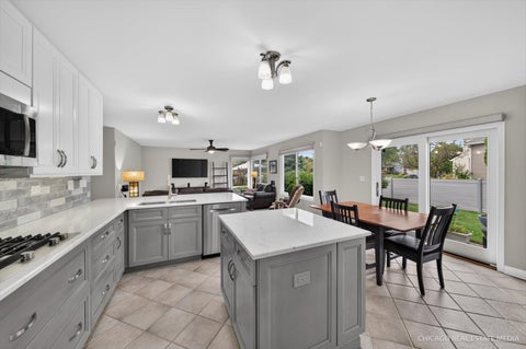 Tiny photo for 1172 Hillcrest Lane, Woodridge, IL 60517 (MLS # 12743124)