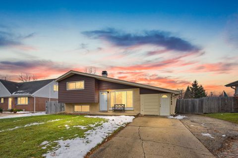 Tiny photo for 1N742 Forest Avenue, Glen Ellyn, IL 60137 (MLS # 12530971)