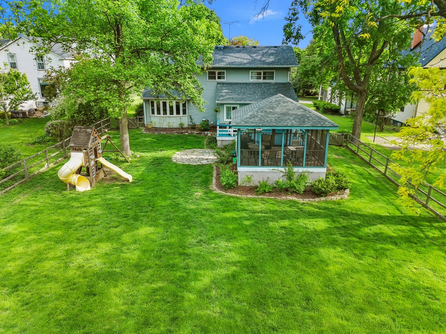 525 W Jackson Street