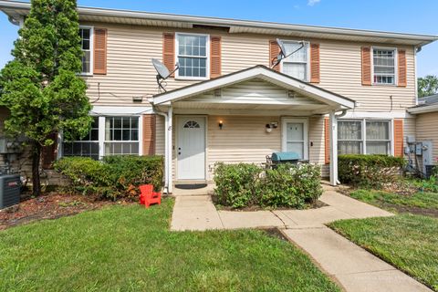 Photo of 8 WILDWOOD Lane #G, Bolingbrook, IL 60440 (MLS # 12364591)