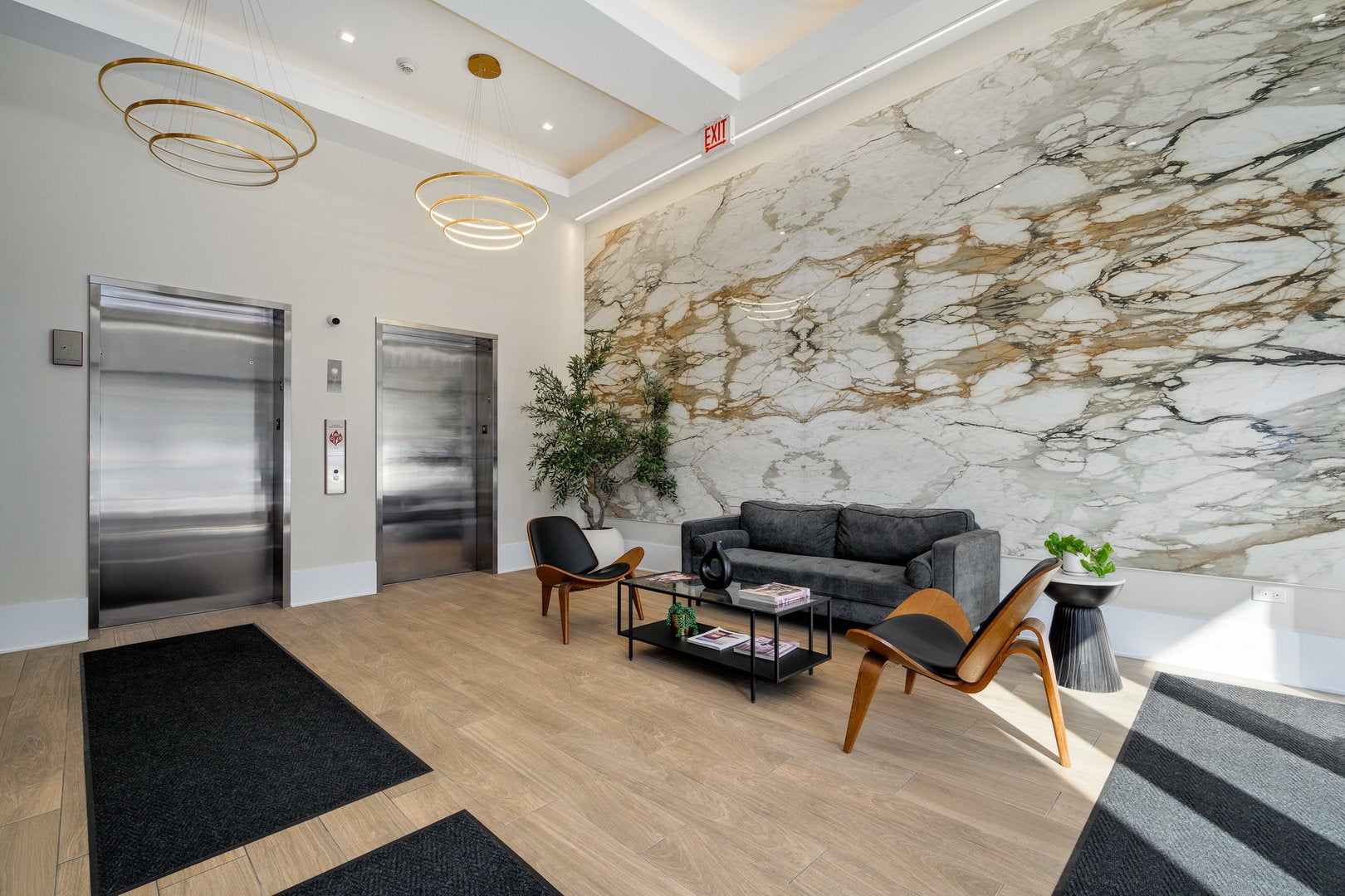 812 W Adams Street 411