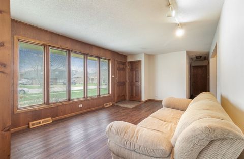 Tiny photo for 6554 W 92nd Street, Oak Lawn, IL 60453 (MLS # 12624182)