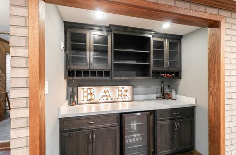 Tiny photo for 6554 W 92nd Street, Oak Lawn, IL 60453 (MLS # 12624182)