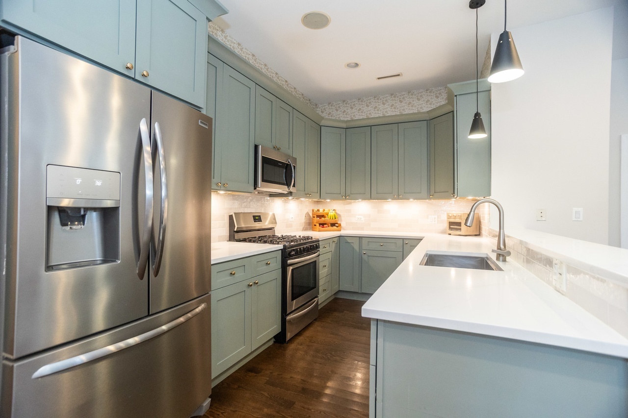 1324 W Pratt Boulevard 1W