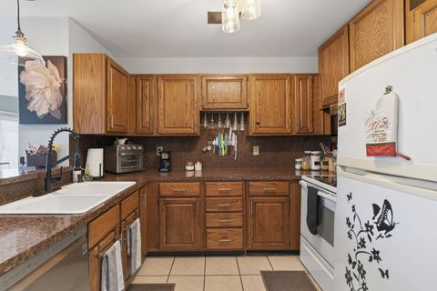 Tiny photo for 4643 CROW CREEK Court, Bettendorf, IA 52722 (MLS # 12591412)