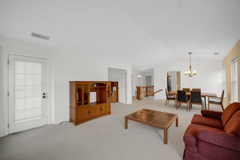 Tiny photo for 62 Winding Run Lane #62, Streamwood, IL 60107 (MLS # 12621754)